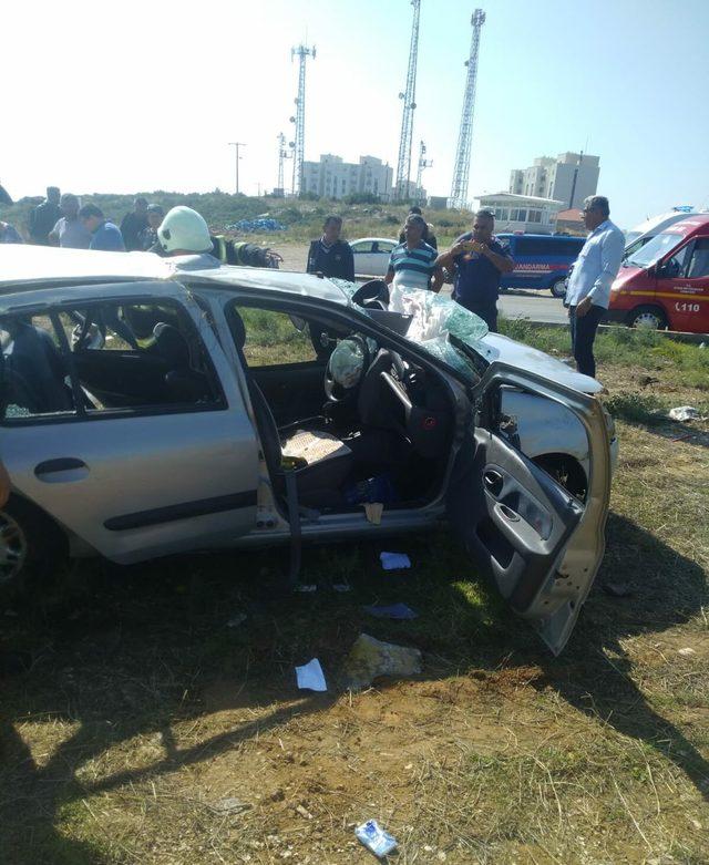 Yolcu otobüsü ile çarpışan otomobildeki çift yaralandı