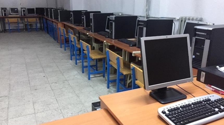 Beyşehir&rsquo;de 4 okula yeni nesil bilgisayar desteği
