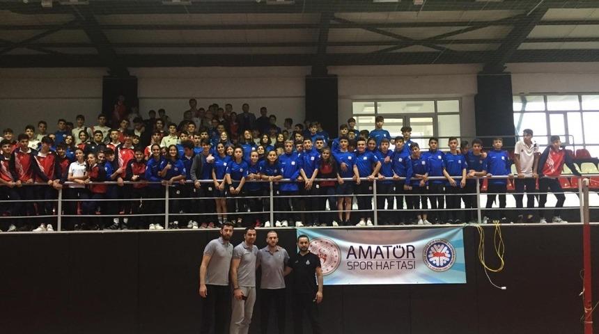 Voleybolcular &ouml;ğrencilerle buluştu