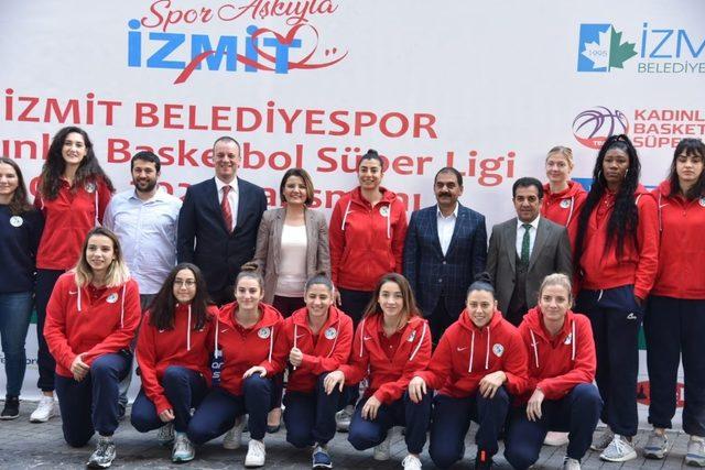 İzmit Belediyespor Kadın Basketbol Takımı yeni sezona hazır