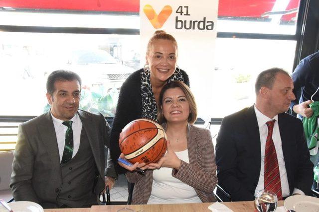 İzmit Belediyespor Kadın Basketbol Takımı yeni sezona hazır