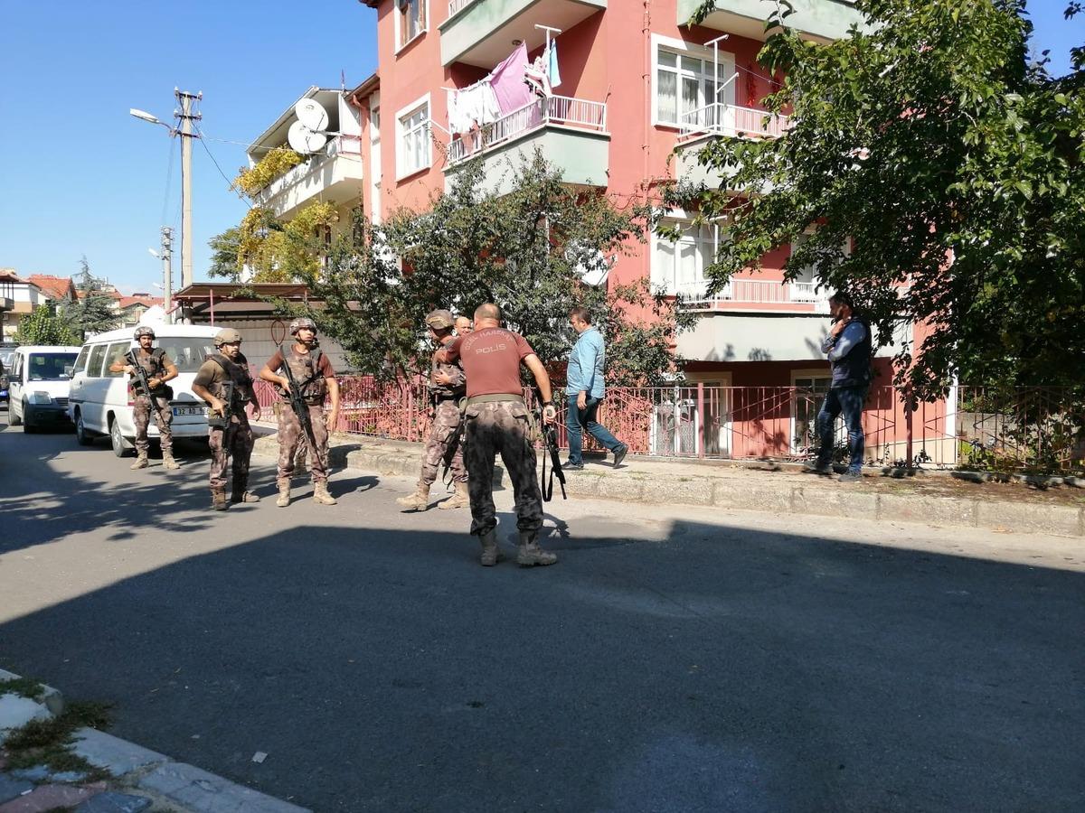 Pompalı t&uuml;fekle ateş a&ccedil;tı! Polis ekipleri sevk edildi