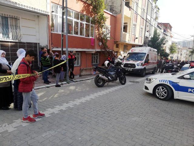 Esenyurt’ta eve giren hırsız, yaşlı kadını boğazını keserek öldürdü