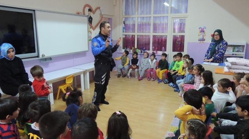 TDP polisleri çocukları bilgilendirdi