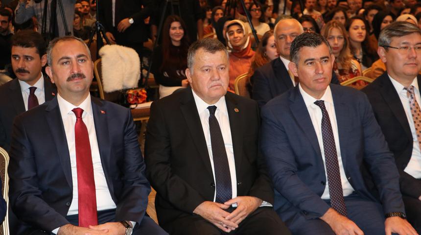 Bakan G&uuml;l: Reform hayata ge&ccedil;tik&ccedil;e yargıya olan g&uuml;venin artmasını sağlamış olacağız