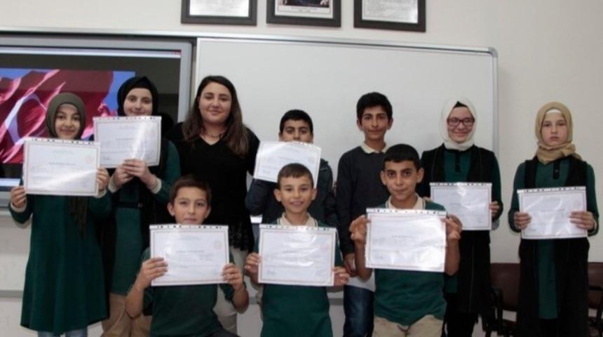 Robot uygulama kursiyerleri belgelerini aldı