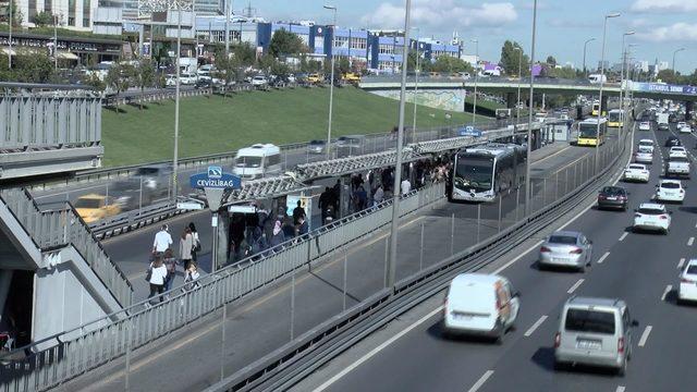 Metrobüs projesinin mimarlarından Prof. Ilıcalı: Mevcut bu sistemde kazalar artar