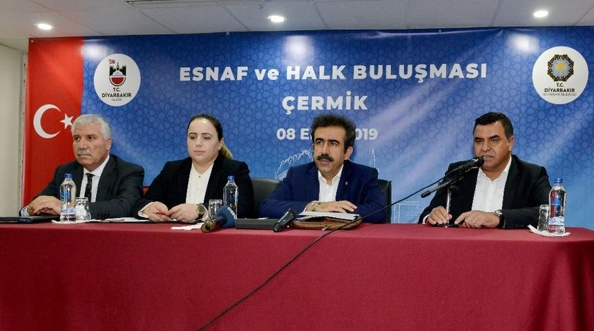 Vali G&uuml;zeloğlu, &Ccedil;ermikte esnaf ver vatandaşlarla buluştu