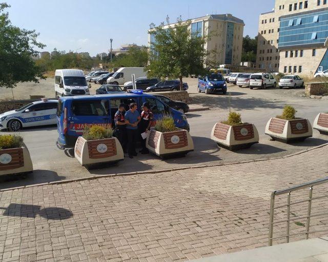 20 ayrı suçtan aranıyordu, jandarma tarafından yakalandı