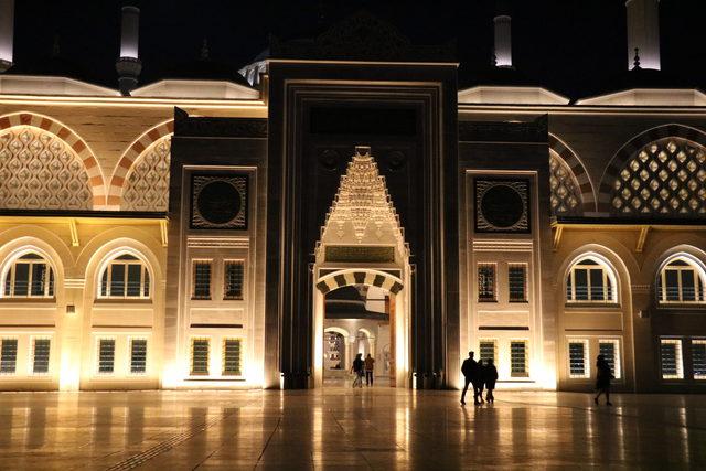 İstanbul da  Barış Pınarı Harekatı  i&ccedil;in camilerde sela okundu&nbsp; 4