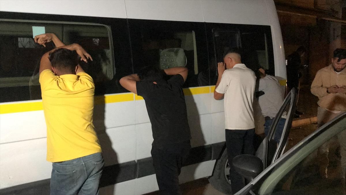 Plakayı &ccedil;amurla y&uuml;zlerini de maskeyle kapamışlar! Yakayı ele verdiler!