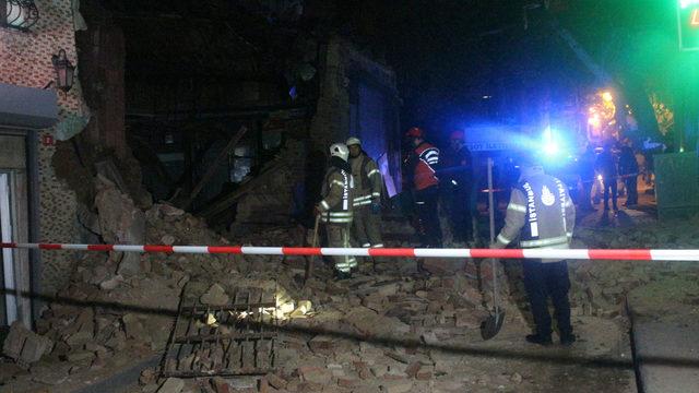 Beyoğlu'nda metruk binada çökme meydana geldi