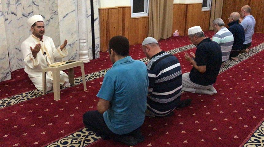 Camilerde Fetih suresi okundu