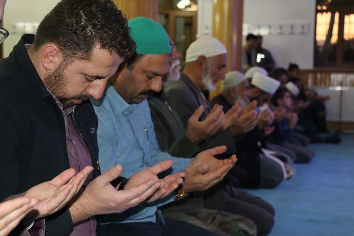 Yurt genelindeki bütün camilerde Mehmetçik için Fetih Suresi! G1