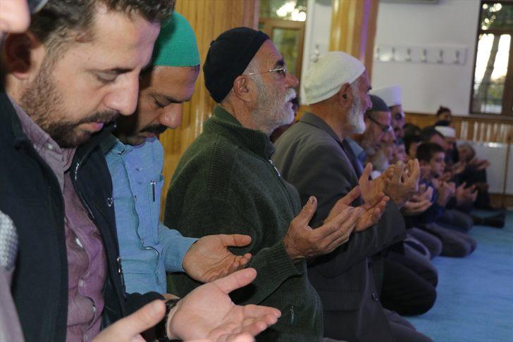 Yurt genelindeki bütün camilerde Mehmetçik için Fetih Suresi! G4