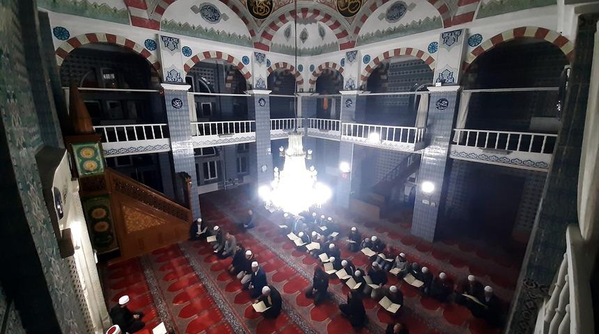 Vatandaşlar Barış Pınarı Harekatı'na destek i&ccedil;in camilerde buluştu