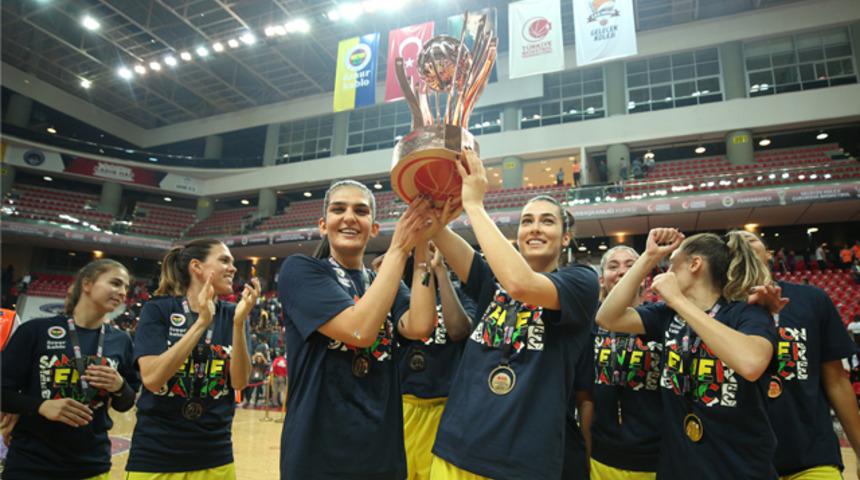 Fenerbahçeli Tuğçe Canıtez: Kupayı kazanmak mutlu etti