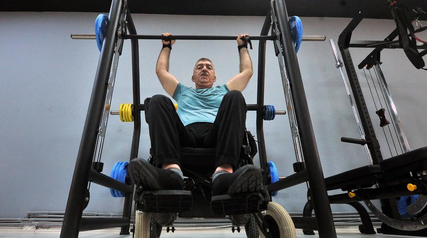 Hayata sporla tutundu