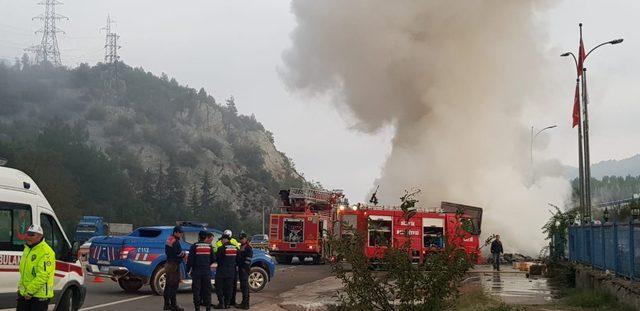 Bilecik’te seyir halindeki tekstil malzemesi yüklü tır yandı