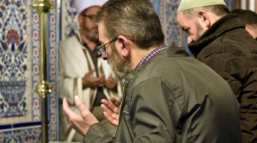 Vatandaşlar Barış Pınarı Harek&acirc;tına destek i&ccedil;in camilerde buluştu