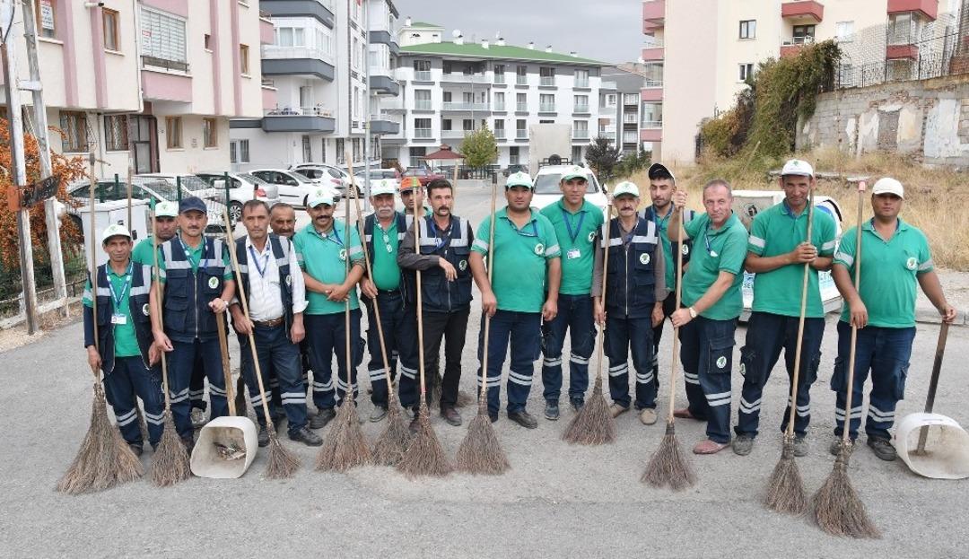 Mamak&rsquo;ta &uuml;&ccedil; mahalle k&ouml;şe bucak temizlendi
