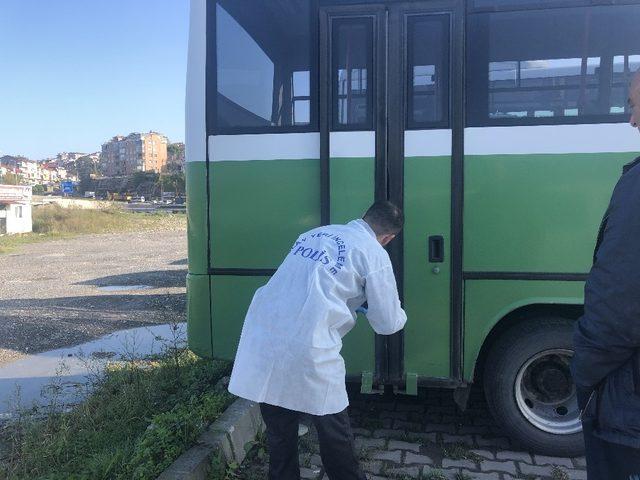Park halindeki özel halk otobüsleri soyuldu