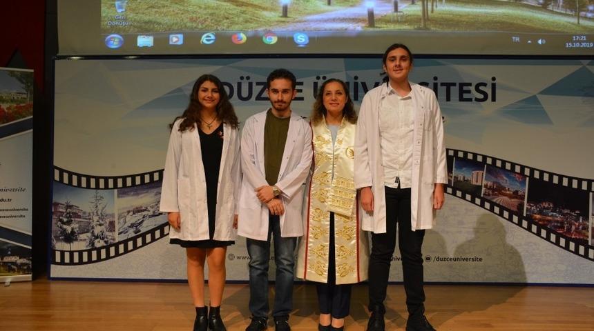 Hekimlik mesleğine beyaz &ouml;nl&uuml;ğ&uuml; giyerek adım attılar