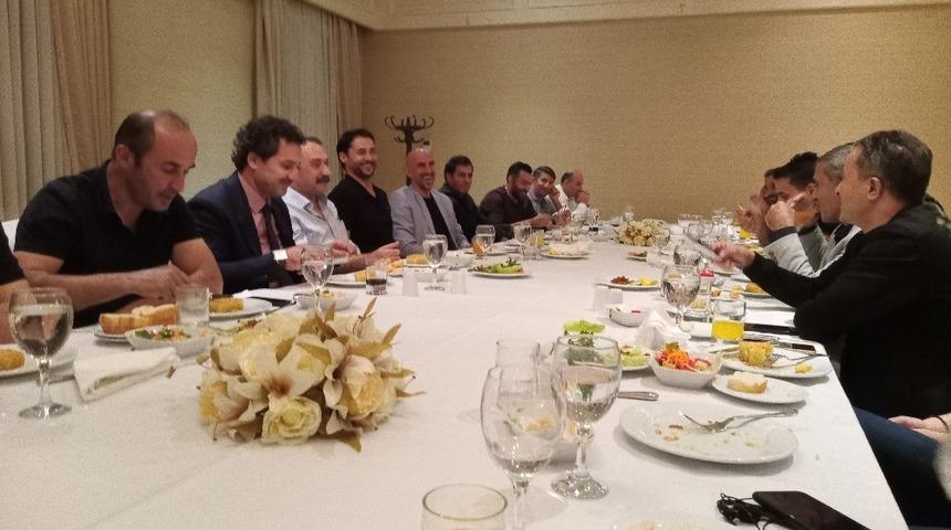 Vanlı masterler yemekte bir araya geldi