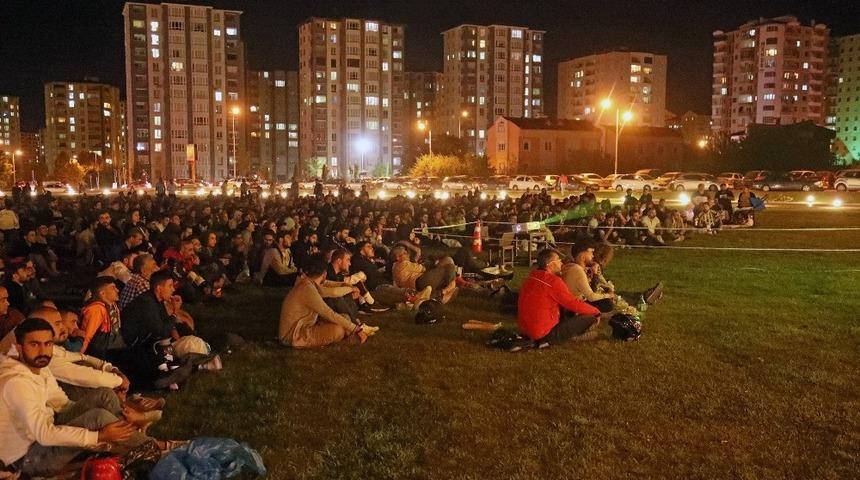 Talas&rsquo;ta milli ma&ccedil;lar dev ekranda