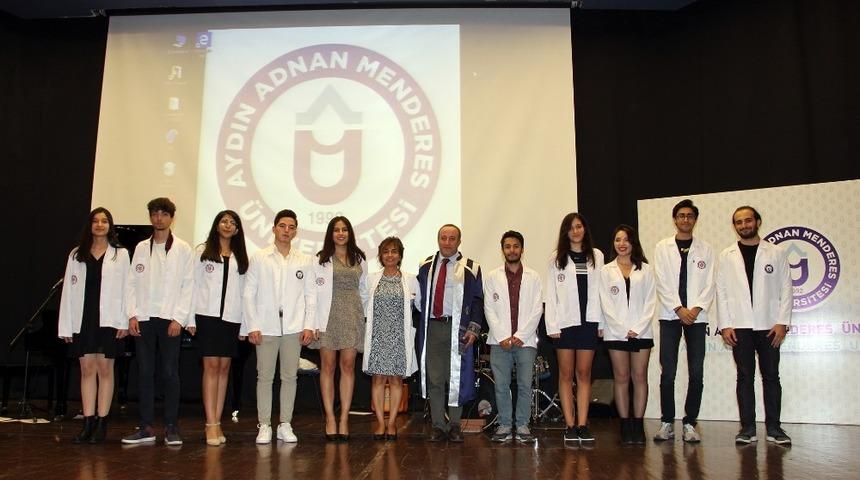 AD&Uuml; Tıp Fak&uuml;ltesi&rsquo;nde beyaz &ouml;nl&uuml;k giyme t&ouml;reni yapıldı
