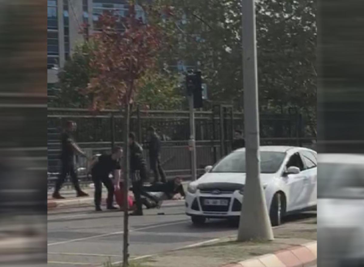 Son dakika: Anadolu Adalet Sarayı &ouml;n&uuml;nde silahlı kavga! Yaralılar var