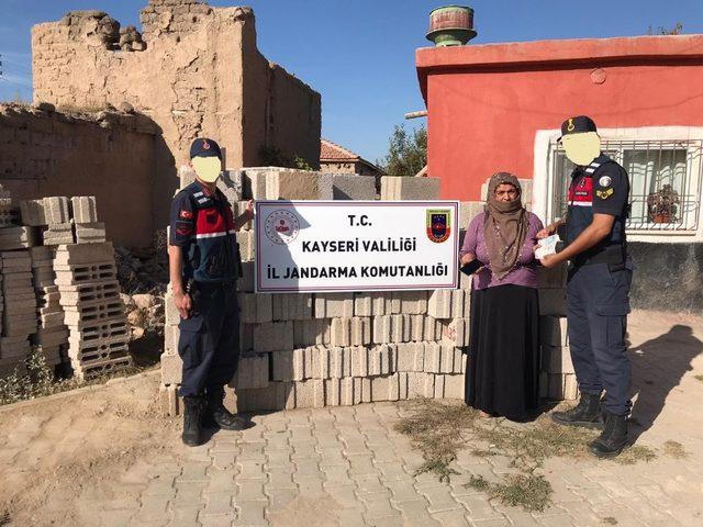 Para ve elma çalan hırsız jandarma tarafından yakalandı