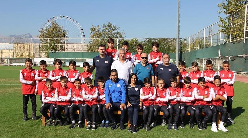 Antalyaspor U12 futbol takımı Litvanya&rsquo;ya u&ccedil;tu