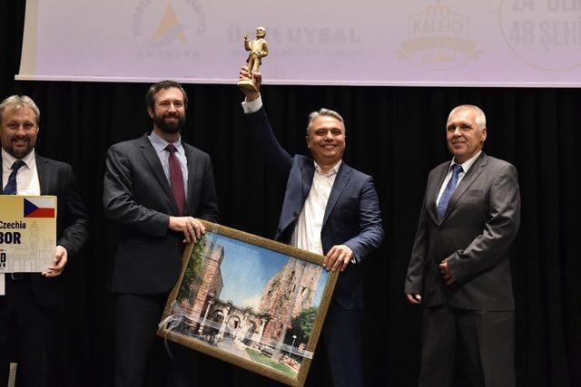 Uysal, Antalya’da bulunan heyetleri kabul etti