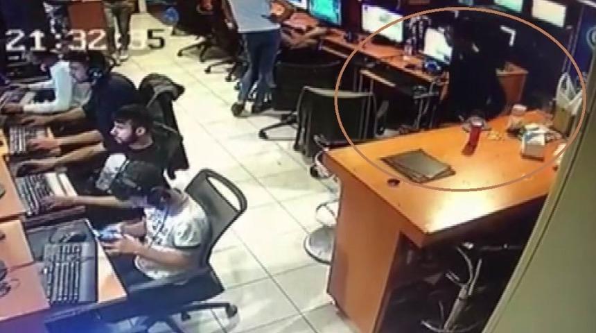 Hesap &ouml;demeye geldi, cep telefonunu &ccedil;alıp gitti