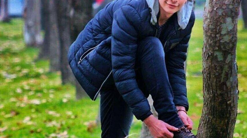 Eğlence d&ouml;n&uuml;ş&uuml; kazada &ouml;ld&uuml;, arkadaşları bırakıp ka&ccedil;tı