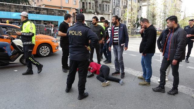 Beyoğlu'nda polise motosiklet çarptı