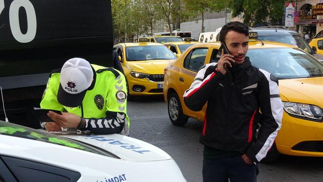 Beyoğlu'nda polise motosiklet çarptı