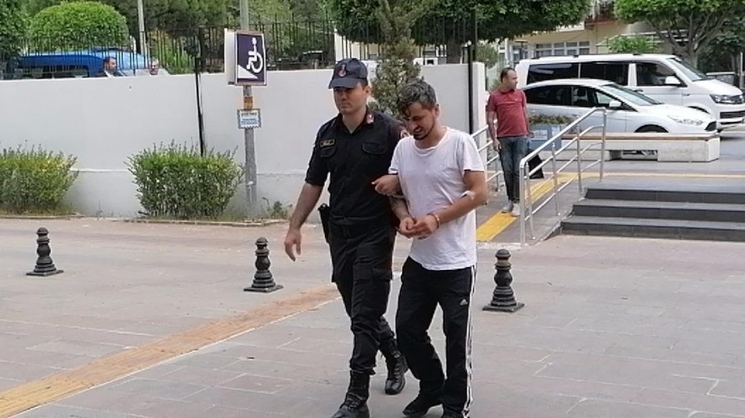 Pompalı t&uuml;fekle vuruldu, polisten yardım istedi, hırsızlık su&ccedil;undan tutuklandı