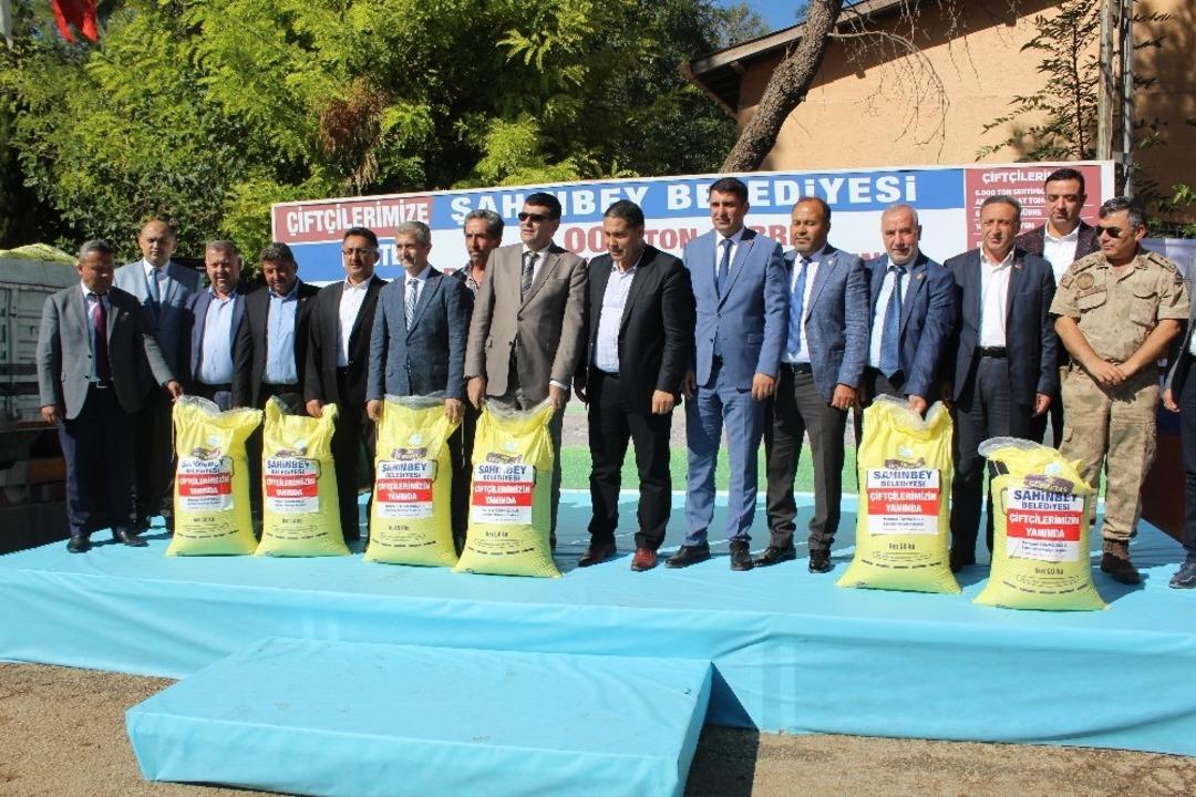 Şahinbey&rsquo;den 3 g&uuml;nde 4 bin ton g&uuml;bre dağıtımı