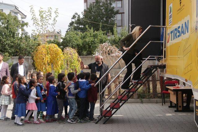 Erciş’teki öğrenciler ilk kez sinemayla buluştu