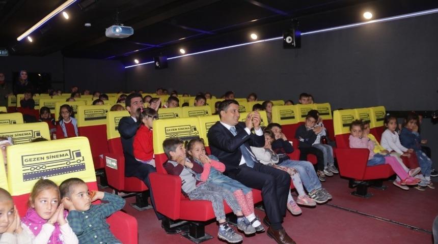 Erciş&rsquo;teki &ouml;ğrenciler ilk kez sinemayla buluştu