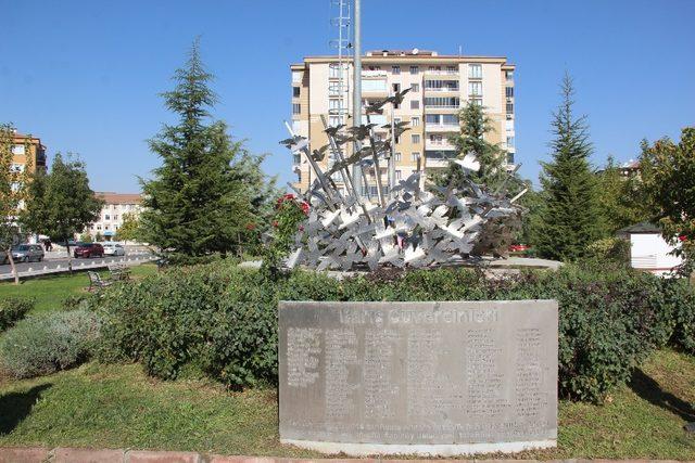 Ankara saldırısında ölenler anıldı