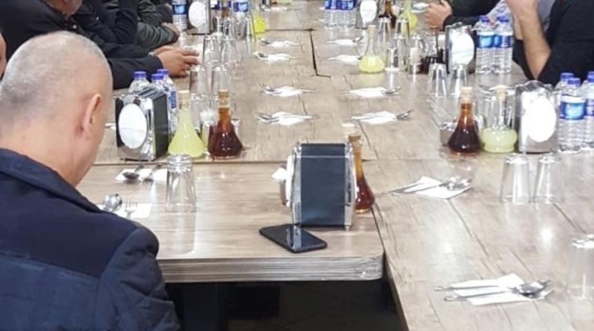 &Ccedil;aycuma&rsquo;da &ccedil;iğ s&uuml;t toplayan esnafla toplantı yapıldı