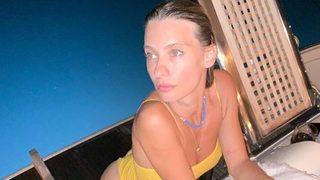 Tuba Ünsal'dan olay göğüs dekolteli poz