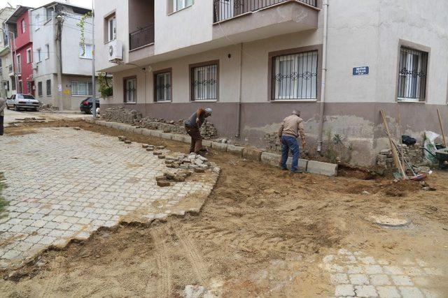 Turgutlu’da yağmurdan etkilenen yollara bakım