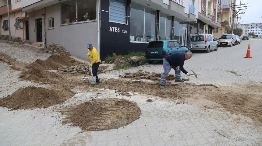 Turgutlu’da yağmurdan etkilenen yollara bakım