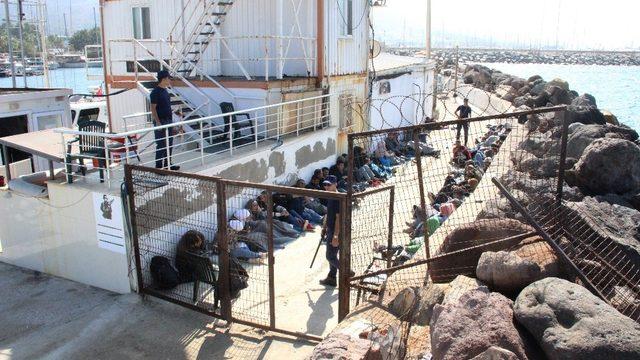 Tur teknesine turist gibi bindiler, Yunanistan’a kaçarken yakalandılar