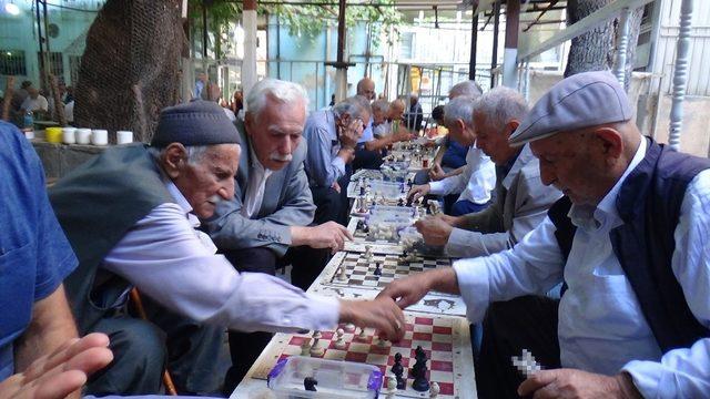 Siirt’teki kahvede yarım asırdan bu yana satranç oynanıyor