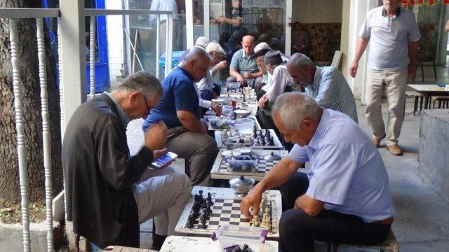 Siirt’teki kahvede yarım asırdan bu yana satranç oynanıyor